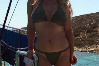 Δεν πάει το μυαλό σας ποια γνωστή δημοσιογράφος ποζάρει με σέξι μαγιό - ΦΩΤΟΓΡΑΦΙΑ