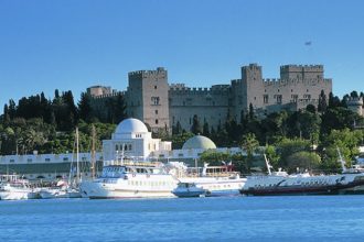 Μπράβοι απείλησαν εφοριακούς να κάνουν έλεγχο σε κλαμπ