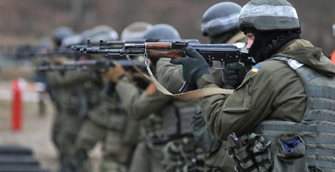 Ουκρανία: Σε καθεστώς ύψιστης επιφυλακής ο στρατός στα σύνορα με την Κριμαία