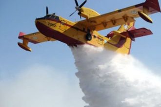 Αιτωλοακαρνανία: Νέα πύρινο μέτωπο - Από γης και αέρος η μάχη στο Ματαράγκα