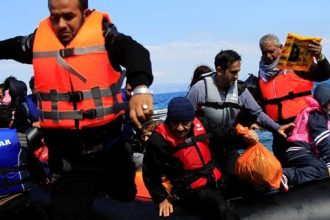 Frontex: Οι ροές των μεταναστών μεταφέρονται από την Ελλάδα στην Ιταλία