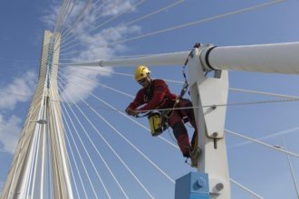 Ρίο: Αιωρούμενος συντηρητής της Γέφυρας "κόβει" την ανάσα - ΦΩΤΟΓΡΑΦΙΕΣ