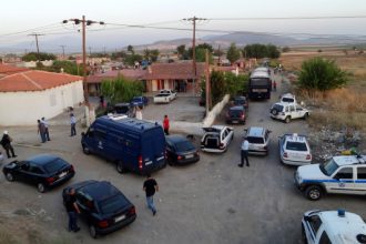 Σε κατάσταση αμόκ ο 45χρονος άντρας στο Κορωπί - Πυροβόλησε τον πεθερό του και εξαφανίστηκε (ΝΕΟΤΕΡΑ)