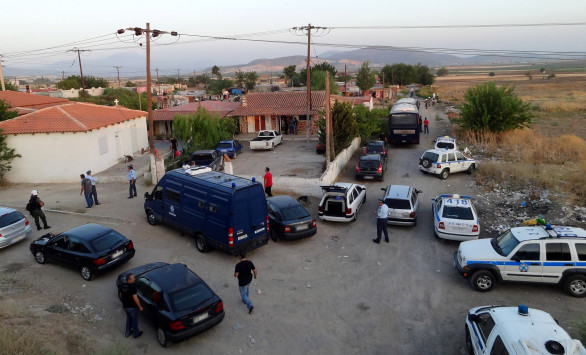 Σε κατάσταση αμόκ ο 45χρονος άντρας στο Κορωπί - Πυροβόλησε τον πεθερό του και εξαφανίστηκε (ΝΕΟΤΕΡΑ)