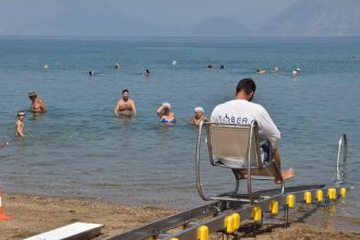 Πάτρα: Γεγονός η λειτουργία του Seatrack για ΑμεΑ στην Πλαζ - ΦΩΤΟΓΡΑΦΙΕΣ