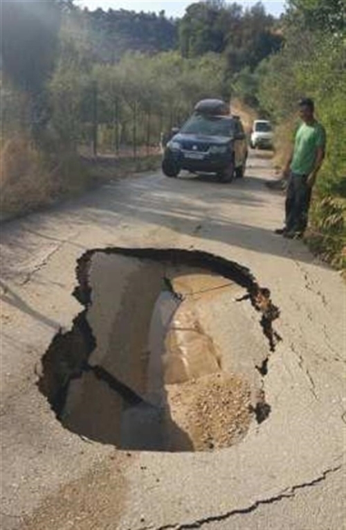 "Χάθηκε" ο δρόμος στα Βραχνέικα! ΔΕΙΤΕ ΦΩΤΟΓΡΑΦΙΑ