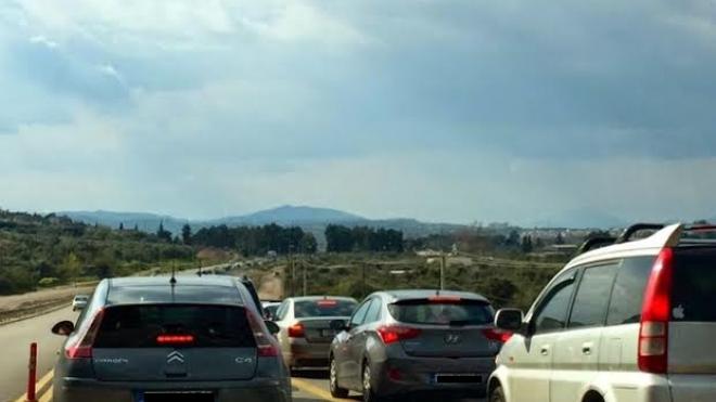 Πατρών - Κορίνθου: Που πρέπει να κινηθείτε με χαμηλές ταχύτητες - Ομαλά διεξάγεται η κίνηση των εκδρομέων