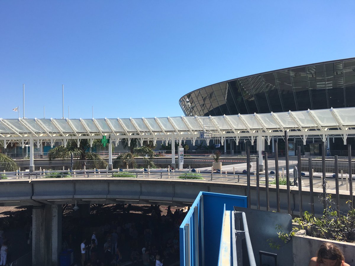 "Ύποπτη" βαλίτσα στο αεροδρόμιο της Νίκαιας προκάλεσε πανικό! - ΔΕΙΤΕ ΦΩΤΟΓΡΑΦΙΕΣ