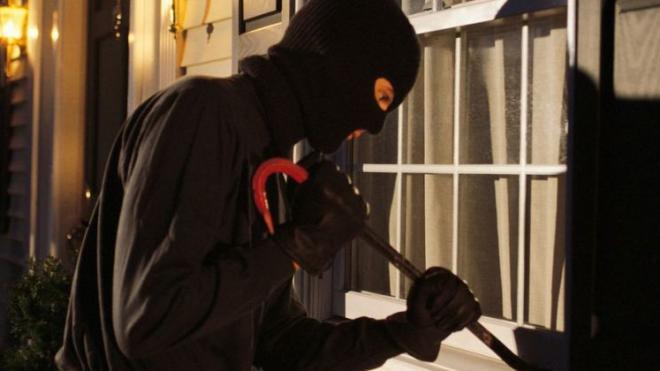 Μπαράζ διαρρήξεων σε Πάλαιρο και Μύτικα