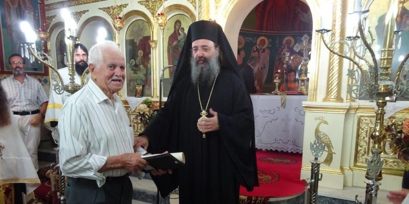 Πάτρα: Ο Μητροπολίτης Χρυσόστομος τίμησε τον 93χρονο Ιεροψάλτη Νικόλαο Μυλωνά