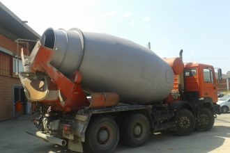 Αιγιάλεια: Υπό διερεύνηση καταγγελία για θαλάσσια ρύπανση από μπετονιέρες