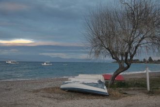 Αιγιάλεια: Ναυγοσώστης έσωσε από βέβαιο πνιγμό 28χρονο στον Ελαιώνα