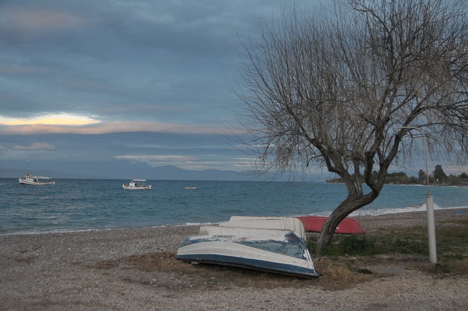 Αιγιάλεια: Ναυγοσώστης έσωσε από βέβαιο πνιγμό 28χρονο στον Ελαιώνα