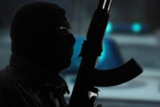 EKTAKTO: Ληστεία σε απόσταση αναπνοής από τη ΓΑΔΑ - Ένοπλοι κράτησαν ομήρους