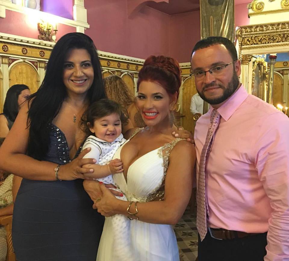 Το γιο της βάφτισε η Ανέτ Αρτάνι