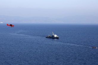 Σκάφος της FRONTEX διέσωσε πρόσφυγες στη Μυτιλήνη