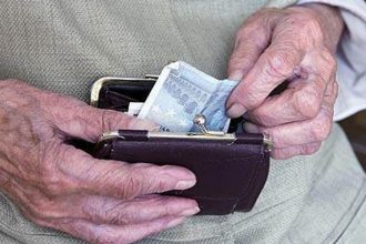 Σατανικό ζευγάρι εξαπατά ηλικιωμένους και τους αποσπά χρήματα - Φέρεται να εμπλέκονται σε δύο περιπτώσεις σε Πάτρα και Ναύπακτο