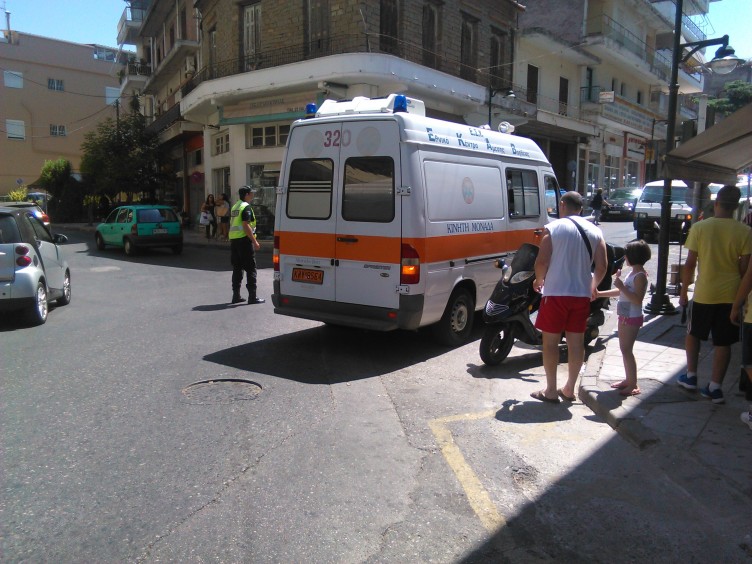 Παράσυρση και τραυματισμός ηλικιωμένου από δίκυκλο στο Αγρίνιο