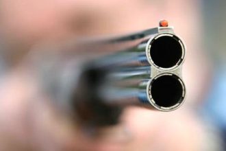 Προφυλακίζεται 88χρονος που πυροβόλησε 26χρονο