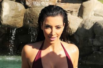 Το μαγιό της Kim Kardashian αφήνει ελάχιστα στη φαντασία (ΦΩΤΟ)