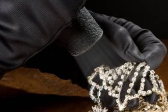 Αγρίνιο: Άρπαξαν με τη μέθοδο της απασχόλησης χρυσαφικά αξίας 8.000 ευρώ!