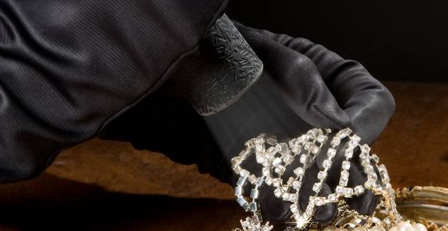 Αγρίνιο: Άρπαξαν με τη μέθοδο της απασχόλησης χρυσαφικά αξίας 8.000 ευρώ!