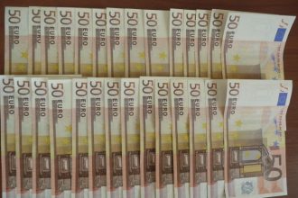 Στη «φάκα» συμμορία με πλαστά χαρτονομίσματα