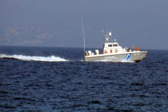 Αγνοείται κολυμβήτρια σε παραλία της Μυκόνου