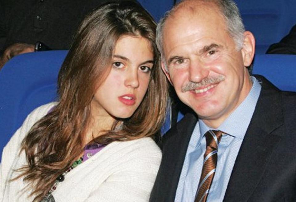 Η σέξι εμφάνιση της κόρης του Γιώργου Παπανδρέου στην παραλία - ΦΩΤΟΓΡΑΦΙΑ