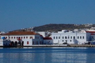 «Λαβράκι» με πολυτελείς λιμουζίνες στη Μύκονο