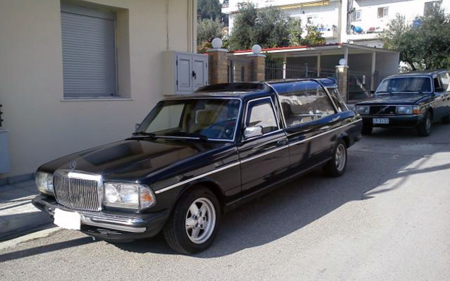 Εμπρησμός σε… νεκροφόρα στην Τήνο