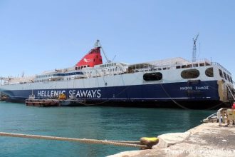 Μηχανική βλάβη και στο "Νήσος Σάμος" - Ταλαιπωρία για τους επιβάτες