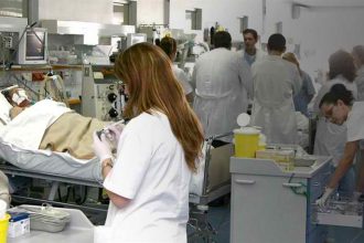 Πάτρα: Διασωληνομένοι ασθενείς εκτός ΜΕΘ λόγω έλλειψης κρεβατιών! Αφόρητη η κατάσταση στο Πανεπιστημιακό Νοσοκομείο