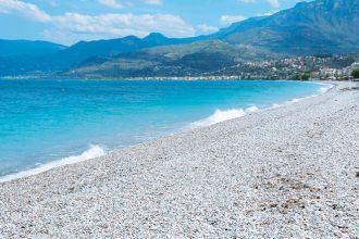 Αχαΐα: Οδηγός φορτηγού αποφάσισε να σταματήσει για μια... βουτιά και το μετάνιωσε!