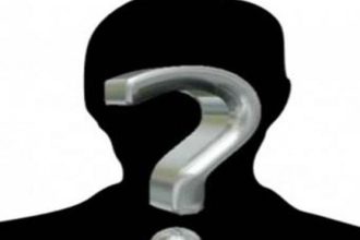 Ποιος γνωστος Έλληνας τα «πέταξε» και πόζαρε όπως ο Ορλάντο Μπλουμ - ΦΩΤΟΓΡΑΦΙΑ