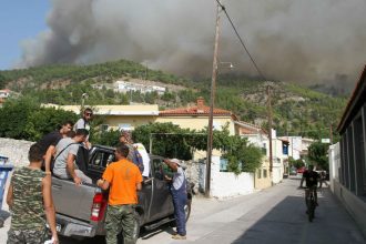 Αναζωπυρώσεις στη μεγάλη πυρκαγιά στη Βόρεια Εύβοια