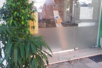 Αγρίνιο: Έκαναν γυαλιά - καρφιά τα γραφεία του Σώρρα