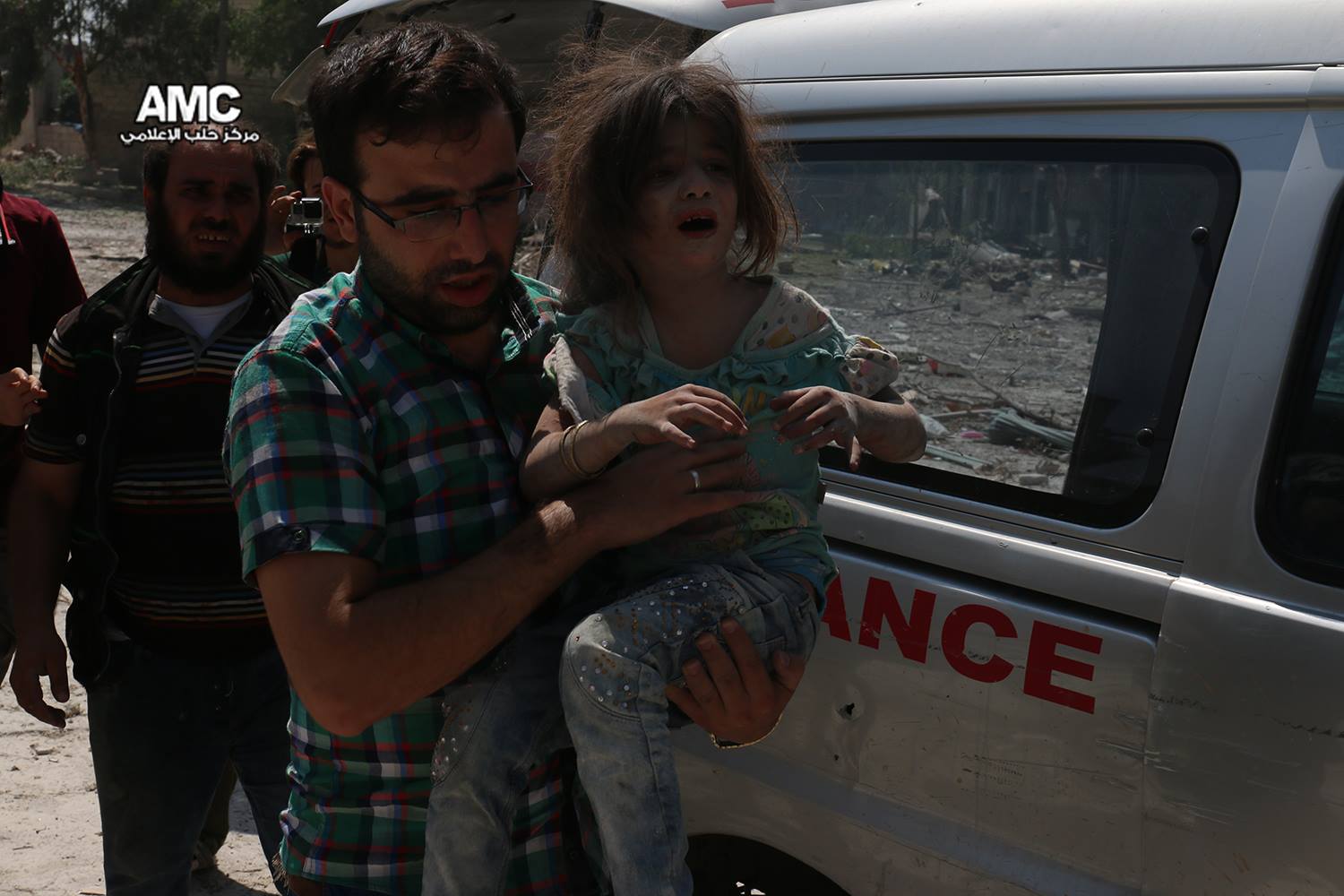 Χαλέπι: Βομβαρδισαν κηδεία αφήνοντας πίσω 20 νεκρούς και δεκάδες τραυματίες - ΦΩΤΟΓΡΑΦΙΕΣ