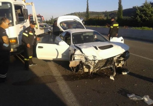 Πάτρα: Σοβαρό τροχαίο στην Περιμετρική - Αυτοκίνητο «καρφώθηκε» στις μπάρες