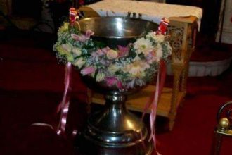 απαγόρευσαν να βαπτίσει το παιδί, γιατί η νονά είχε παντρευτεί με πολιτικό γάμο