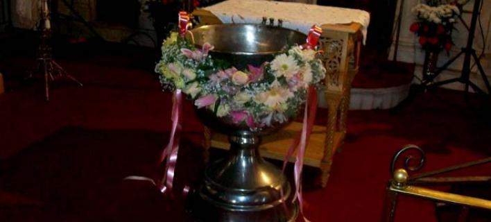 απαγόρευσαν να βαπτίσει το παιδί, γιατί η νονά είχε παντρευτεί με πολιτικό γάμο