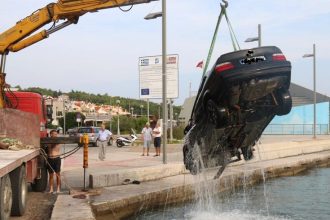 Αργοστόλι: Αυτοκίνητο με πέντε επιβάτες έκανε βουτιά στη θάλασσα - ΦΩΤΟΓΡΑΦΙΕΣ