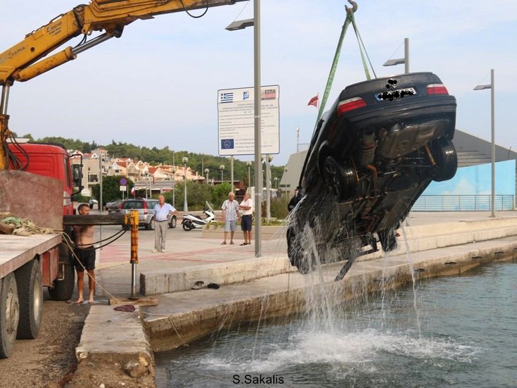 Αργοστόλι: Αυτοκίνητο με πέντε επιβάτες έκανε βουτιά στη θάλασσα - ΦΩΤΟΓΡΑΦΙΕΣ