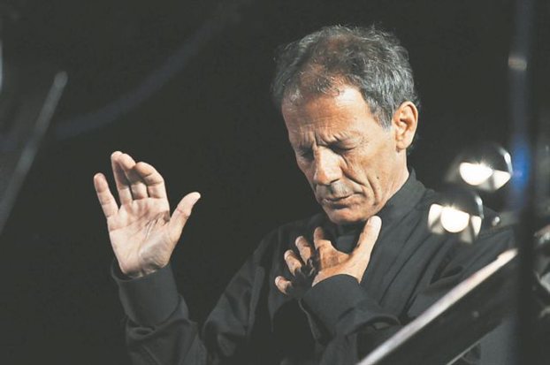 Στην Πάτρα ο Σταύρος Ξαρχάκος αρχές Σεπτεμβρίου