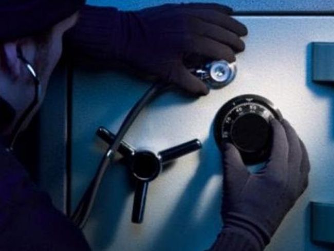 "Άρπαξαν" το χρηματοκιβώτιο από το πρώην δημαρχείο Συμπολιτείας - Τρία τα περιστατικά στην Αιγιάλεια