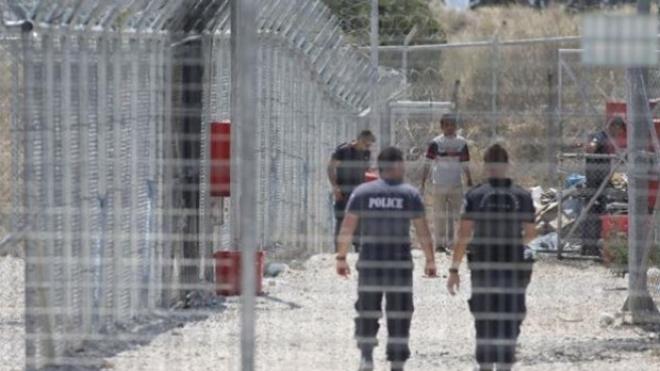 Ένταση και συμπλοκές στην Αμυγδαλεζα - Σε συναγερμό η ΕΛ.ΑΣ