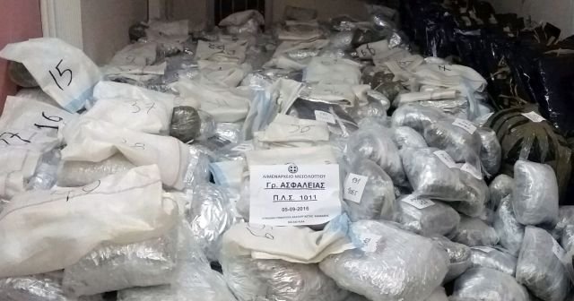 "Μπλόκο" σε 1 τόνο χασίς - Θα το διοχέτευαν στη Δυτική Ελλάδα