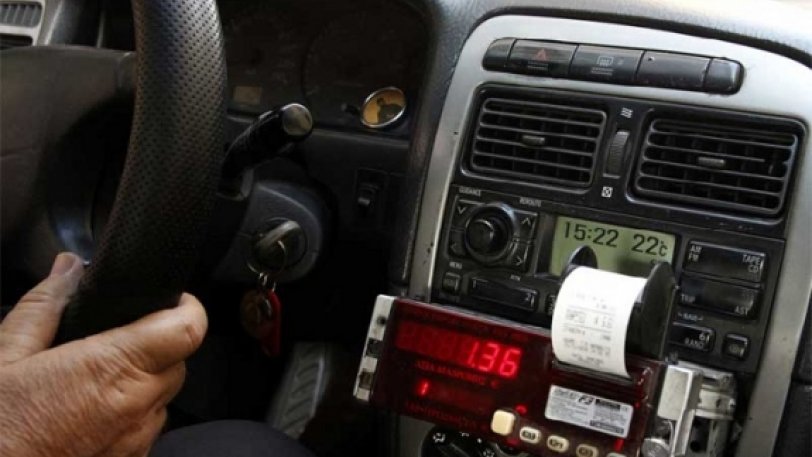 Οδηγός ταξί έδινε πλαστά χαρτονομίσματα για ρέστα!