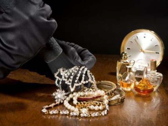 Λήστεψαν και χτύπησαν μια ηλικιωμένη και μια 40χρονη