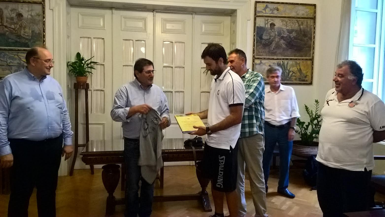 Πάτρα: Ο δήμαρχος συναντήθηκε με την ομάδα του Προμηθέα